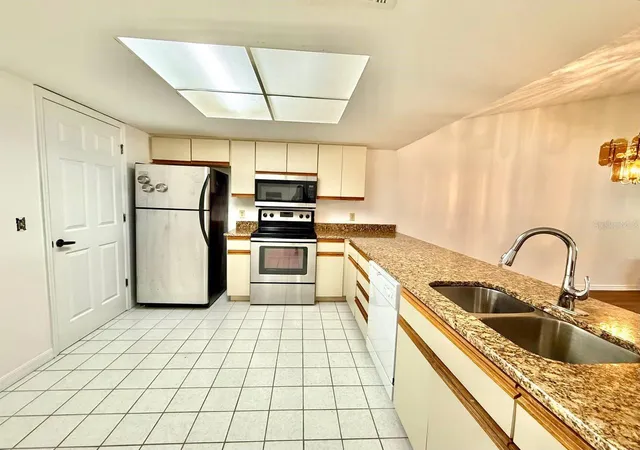5th image of 18308 Aintree Ct, Tampa, FL 33647