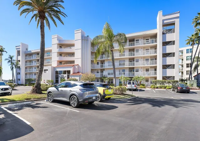 Photo 3 of Condo for sale at 5901 Bahia Del Mar Cir #521, Saint Petersburg, FL 33715 | MLS# TB8458656 | Listing updated on 2026-10-22