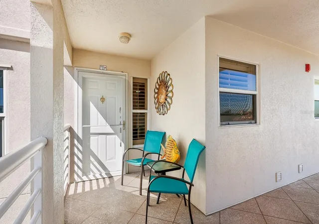 Listing Photo 4 - Condo for sale in building located at 5901 Bahia Del Mar Cir, St. Petersburg, FL 33715 - Unit #521