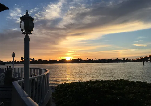Listing Photo 5 - Condo for sale in building located at 5901 Bahia Del Mar Cir, St. Petersburg, FL 33715 - Unit #521