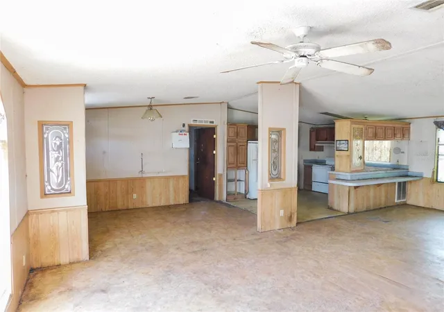 Photo 2 of Manufactured home for sale at 2634 Sea Oats Cir N, Lakeland, FL 33815 | MLS# TB8458741 | Listing updated on 2026-08-07