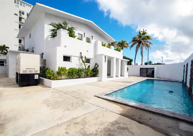 Photo 3 of Single family home for sale at 2073 Cacique St, San Juan, PR 00911 | MLS# PR9118189 | Listing updated on 2025-12-25
