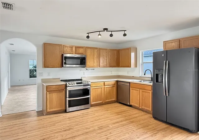 Photo 2 of Single family home for sale at 118 Brightview Dr, Lake Mary, FL 32746 | MLS# O6369385 | Listing updated on 2026-10-29