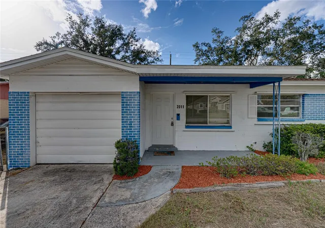 2nd image of 2011 9th St Ne, Winter Haven, FL 33881 | MLS# L4958098