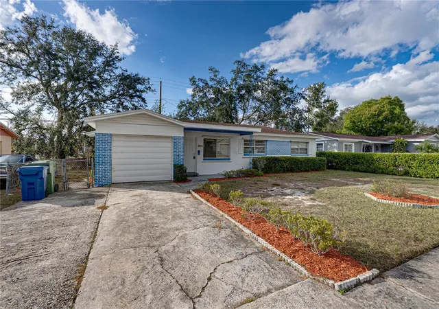 3rd image of 2011 9Th St Ne, Winter Haven, FL 33881 | MLS# L4958098