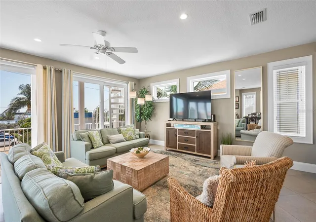 5th image of 2201 Avenue C, Bradenton Beach, FL 34217 | MLS# A4676238