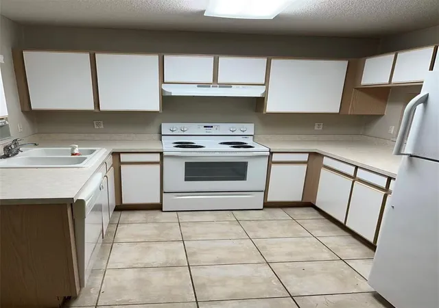 Photo 3 of Townhouse for sale at 2030 Fluorshire Dr, Brandon, FL 33511 | MLS# A4676319 | Listing updated on 2026-09-12