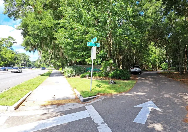 3rd image of 2164 Sw 37Th Ct, Gainesville, FL 32608 | MLS# TB8459227