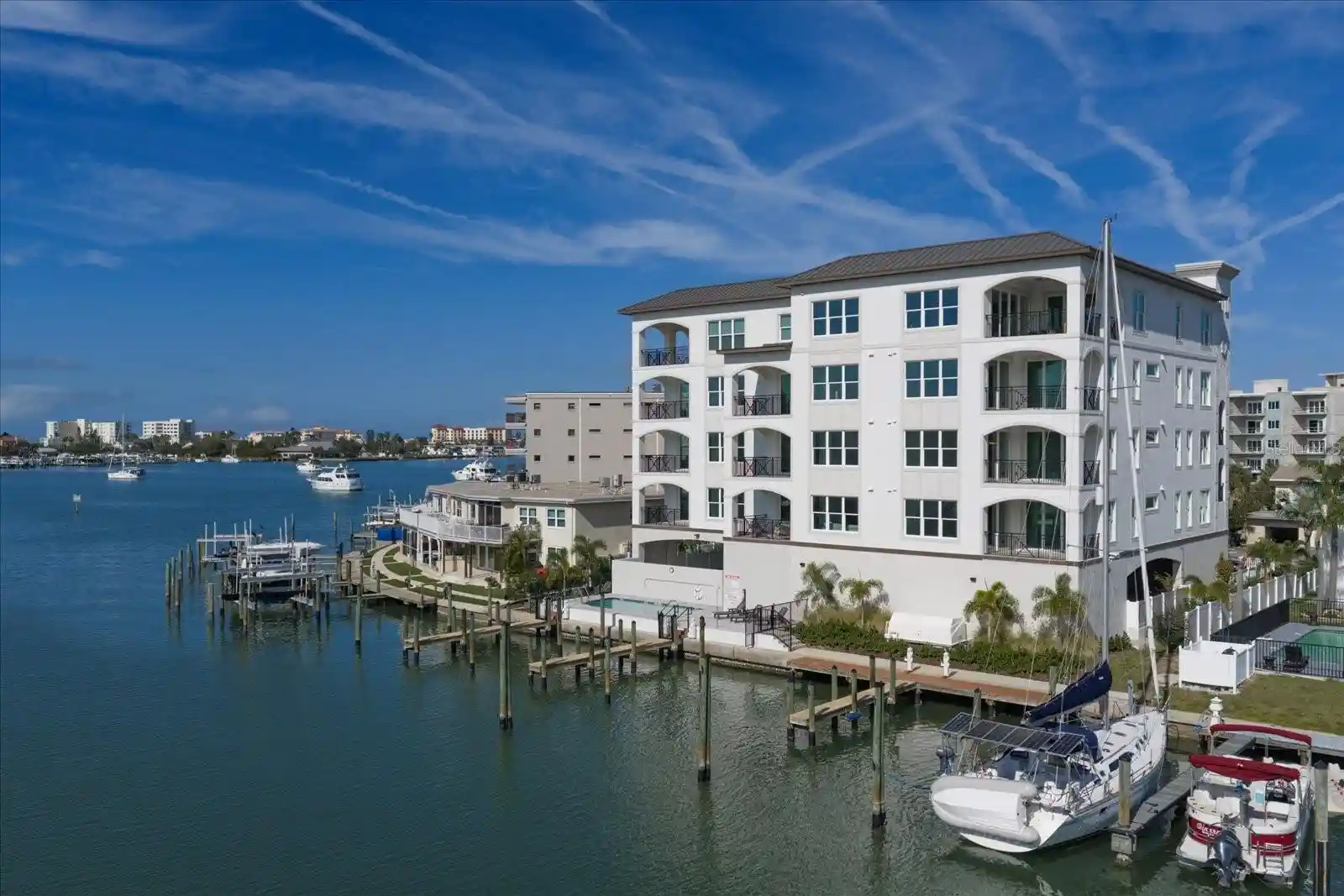 Listing Photo 2 - Condo for sale in 211 Dolphin Pt located at 211 Dolphin Pt, Clearwater, FL 33767 - Unit #501
