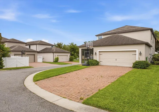 Photo 4 of Sale Pending at 15401 Porter Rd, Winter Garden, FL 34787 | MLS# S5140743 | Listing updated on 2026-10-20
