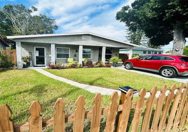 Photo 3 of Single family home for sale at 4611 14th Avenue S, Saint Petersburg, FL 33711 | MLS# TB8459344 | Listing updated on 2026-05-27
