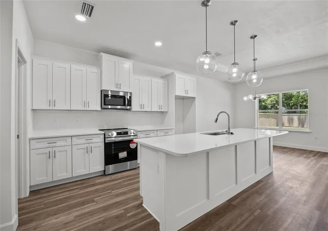 3rd image of 1100 Sw 67Th Wy, Gainesville, FL 32607 | MLS# GC536222