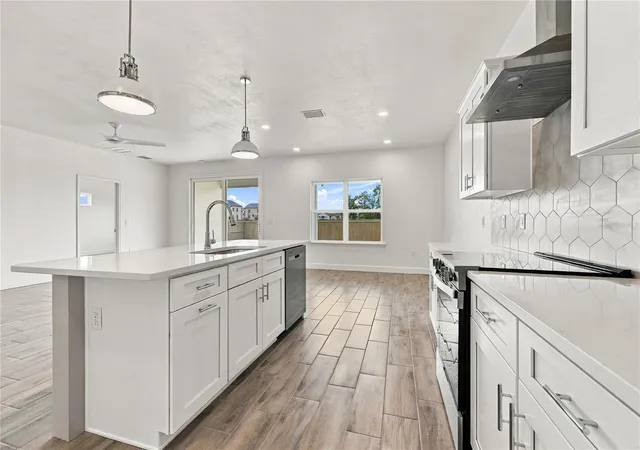 Photo 3 of Single family home for sale at 1086 Sw 67th Way, Gainesville, FL 32607 | MLS# GC536224 | Listing updated on 2026-09-22