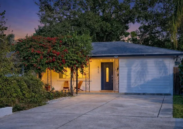3rd image of 6215 Rodgers Ave, Sarasota, FL 34231 | MLS# A4676446