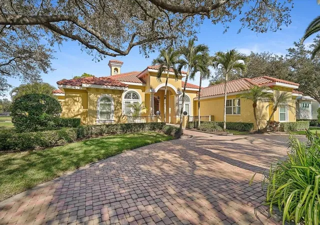 Homes for sale in Osprey, FL | 433 E Macewen Dr, Osprey, FL 34229 | MLS# A4676505