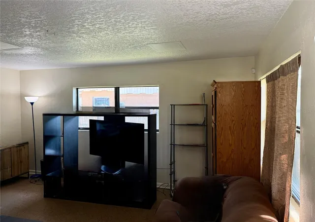 4th image of 6233 Balboa Dr, Orlando, FL 32808 | MLS# O6370057