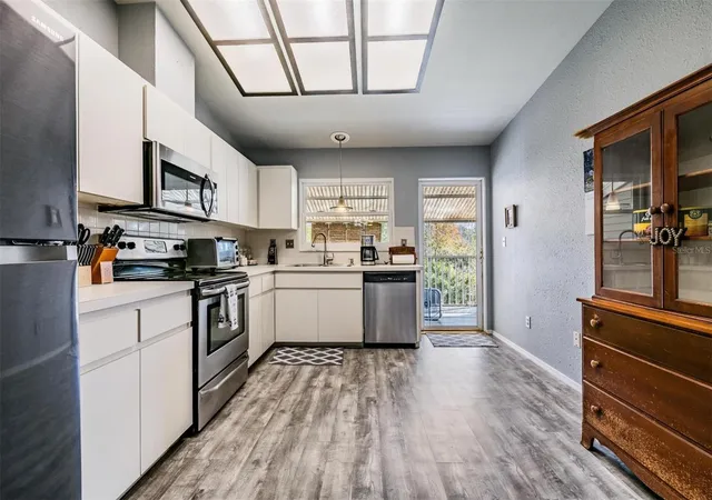 5th image of 103 Kathleen Ct, Tarpon Springs, FL 34689 | MLS# TB8459884