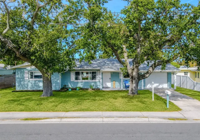 Photo 1 of Single family home for sale at 11615 Park Blvd, Seminole, FL 33772 | MLS# TB8459949 | Listing updated on 2026-09-24