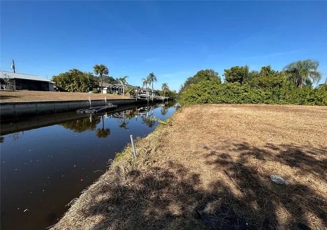 5th image of 3285 Santa Barbara Dr, Punta Gorda, FL 33983 | MLS# C7519526