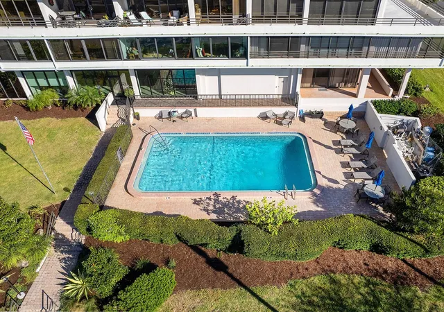 2nd image of 770 S Palm Ave, SARASOTA, FL 34236