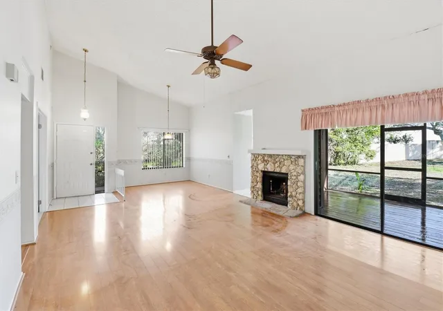Photo 4 of Townhouse for sale at 519 Stanton Pl, Longwood, FL 32779 | MLS# S5140902 | Listing updated on 2026-09-27