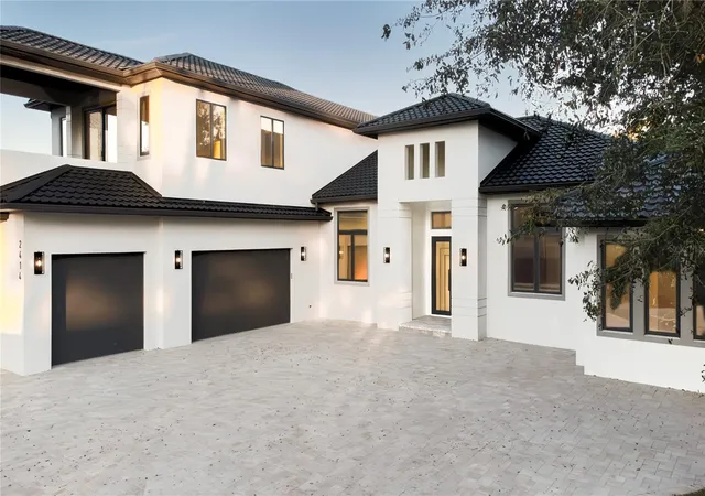 Photo 2 of Single family home for sale at 2414 Bayshore Rd, Nokomis, FL 34275 | MLS# A4676619 | Listing updated on 2026-09-26