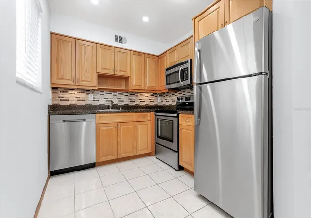 4th image of 3300 Fox Chase Cir N, PALM HARBOR, FL 34683