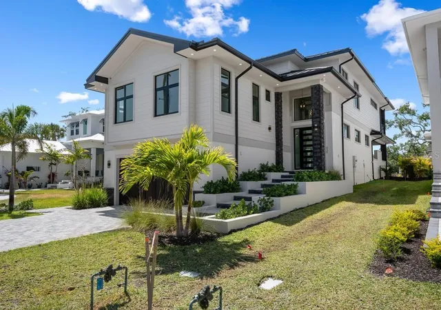 Photo 3 of Single family home for sale at 527 Venice Ln, Sarasota, FL 34242 | MLS# A4676628 | Listing updated on 2026-10-20