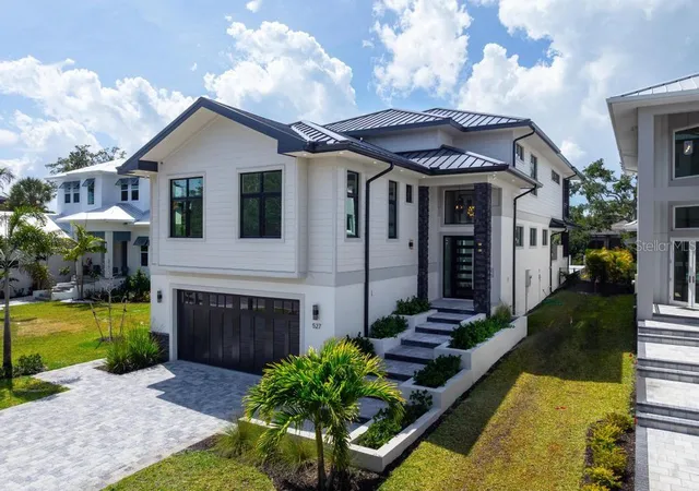 Photo 3 of Single family home for sale at 527 Venice Ln, Sarasota, FL 34242 | MLS# A4676628 | Listing updated on 2026-10-20