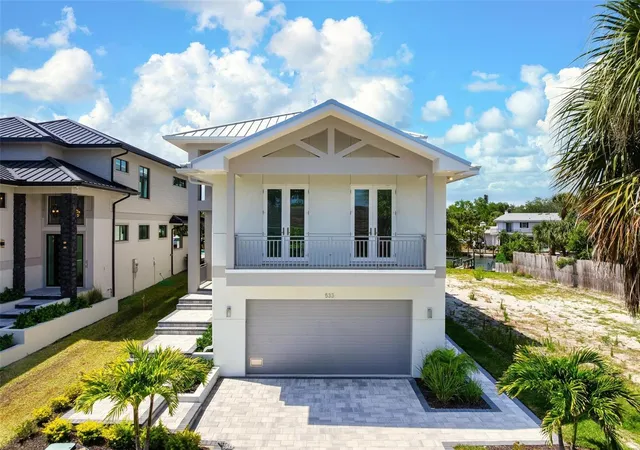 Photo 4 of Single family home for sale at 533 Venice Ln, Sarasota, FL 34242 | MLS# A4676632 | Listing updated on 2026-10-20