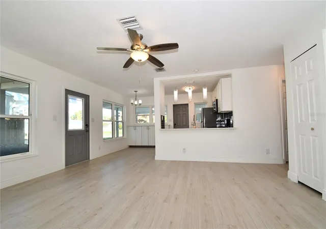 4th image of 547 Trade Winds Dr, Dunedin, FL 34698 | MLS# TB8460128