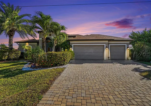 Homes for sale in Cape Coral, FL | 2127 Se 17Th Pl, Cape Coral, FL 33990 | MLS# A4676648