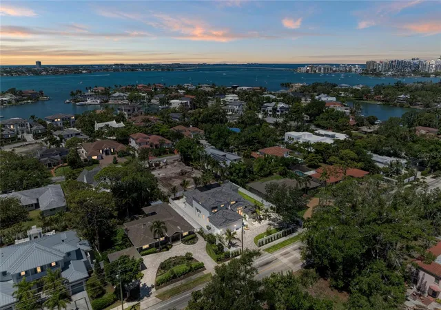 2nd image of 1516 S Orange Ave, Sarasota, FL 34239 | MLS# A4676686