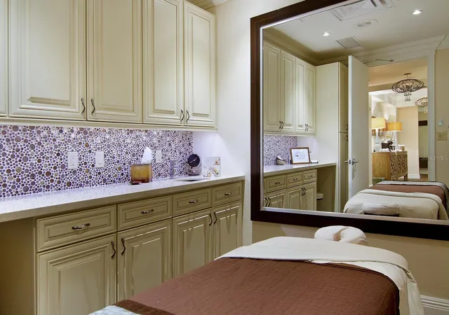 2nd image of 250 Sands Pt Rd, LONGBOAT KEY, FL 34228