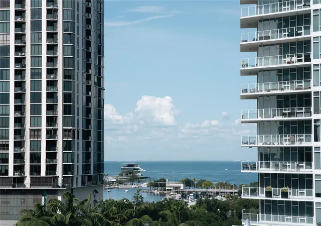 1st image of 175 2Nd St S, St. Petersburg, FL 33701