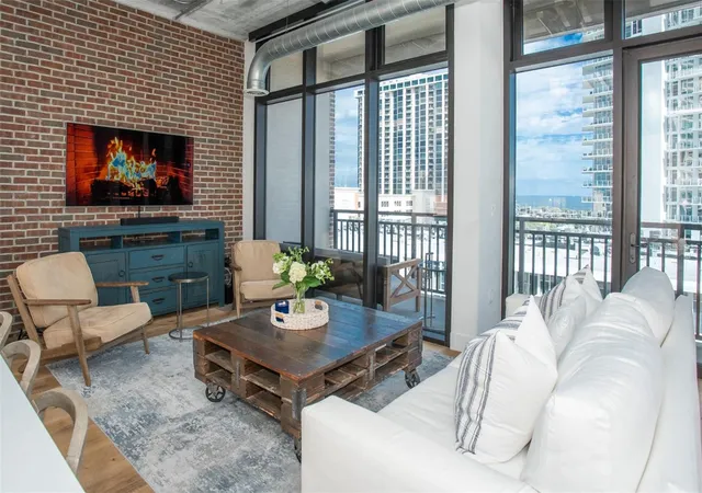 3rd image of 175 2Nd St S, St. Petersburg, FL 33701