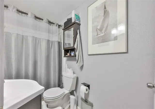 Listing Photo 2 - Condo for sale in building located at 1208 17th St N, Saint Petersburg, FL 33713 - Unit #