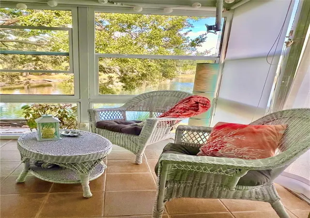 Photo 4 of Single family home for sale at 7801 Ontario St Cir, Sarasota, FL 34243 | MLS# A4676752 | Listing updated on 2026-09-05