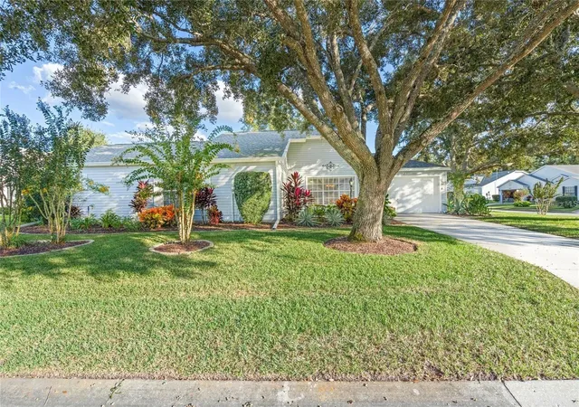 Photo 2 of Single family home for sale at 25300 Hibiscus St, Leesburg, FL 34748 | MLS# TB8460495 | Listing updated on 2026-10-02