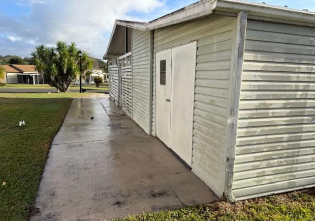 Homes for sale in Lady Lake, FL | 1832 W Schwartz Blvd, Lady Lake, FL 32159 | MLS# OM715948