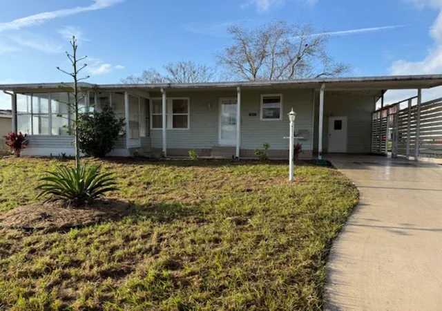 Homes for sale in Lady Lake, FL | 1832 W Schwartz Blvd, Lady Lake, FL 32159 | MLS# OM715948