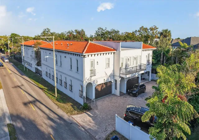 Homes for sale in Tampa, FL | 5601 Bayshore Blvd #F, Tampa, FL 33611 | MLS# TB8460688