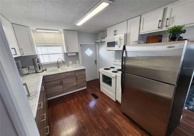 Photo 2 of Manufactured home for sale at 2204 17th Street Ct W, Bradenton, FL 34205 | MLS# A4676830 | Listing updated on 2026-07-22