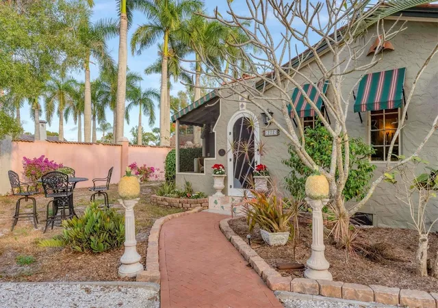 2nd image of 202 Pocono Trl E, Nokomis, FL 34275 | MLS# N6142189