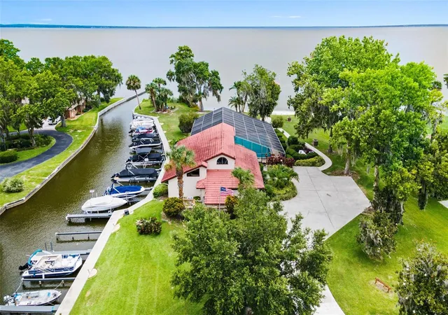 Photo 3 of Single family home for sale at 402 Clusterwood Dr, Yalaha, FL 34797 | MLS# G5106185 | Listing updated on 2026-09-29