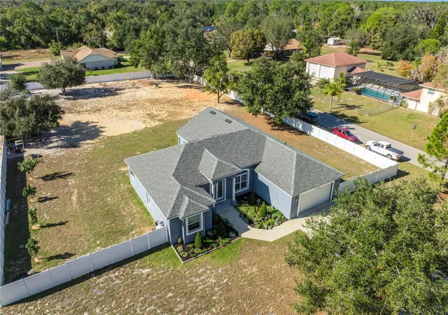 3rd image of 2502 Lake Front Dr, Lake Wales, FL 33898 | MLS# O6370901