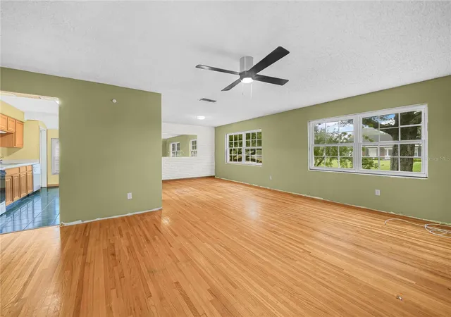 Photo 3 of Single family home for sale at 129 Lake Otis Rd Se, Winter Haven, FL 33884 | MLS# L4958266 | Listing updated on 2026-08-19