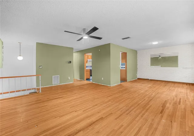 Photo 3 of Single family home for sale at 129 Lake Otis Rd SE, Winter Haven, FL 33884 | MLS# L4958266 | Listing updated on 2026-08-19