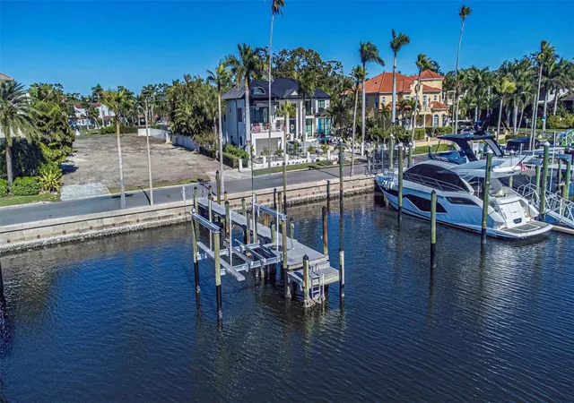 Photo 3 of Land for sale at 140 Brightwaters Blvd NE, Saint Petersburg, FL 33704 | MLS# TB8460961 | Listing updated on 2026-01-12
