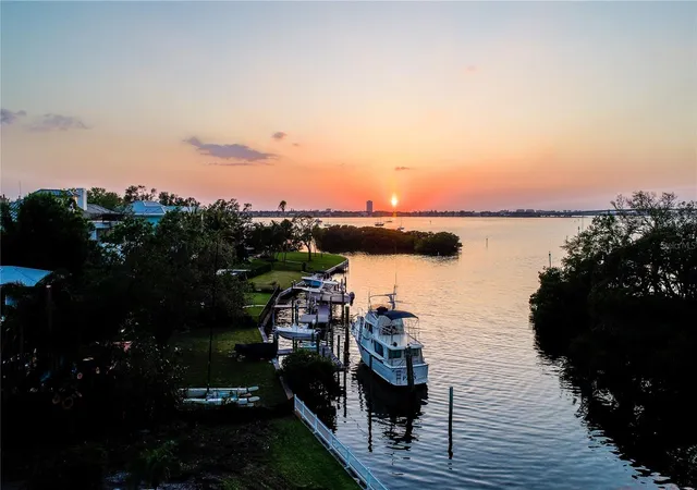 Photo 1 of Single family home for sale at 1521 Bay Point Dr, Sarasota, FL 34236 | MLS# A4677001 | Listing updated on 2026-09-21